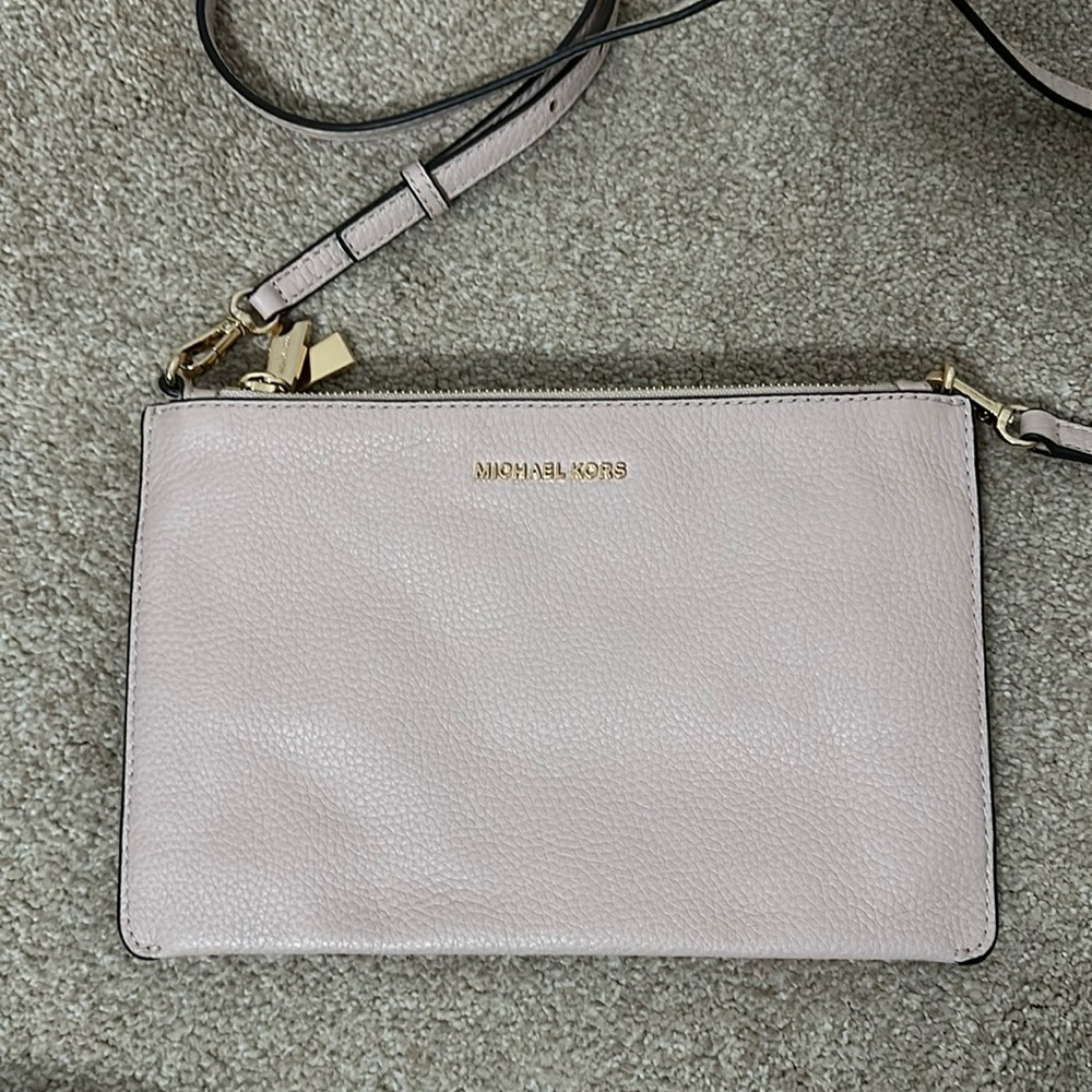 Women’s Michael Kors crossbody purse light pink/beige